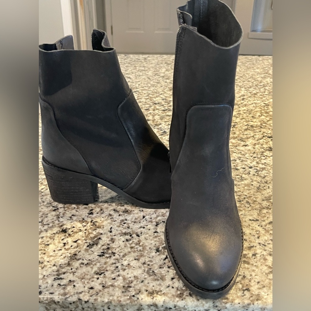 Diba True - Size 7 Black Booties - New